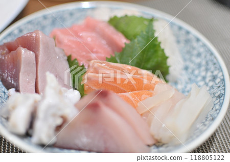 手捲壽司的生魚片 手捲壽司的生魚片 118805122