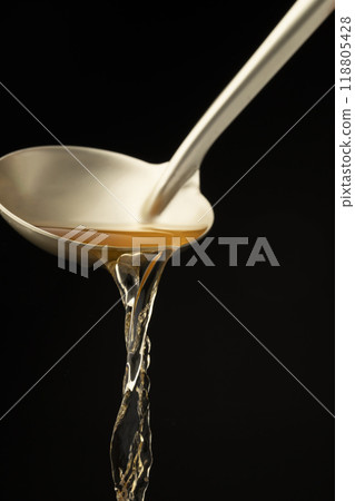 Dashi: Scoop out the dashi with a ladle. Dashi: Scoop out the dashi with a ladle. 118805428