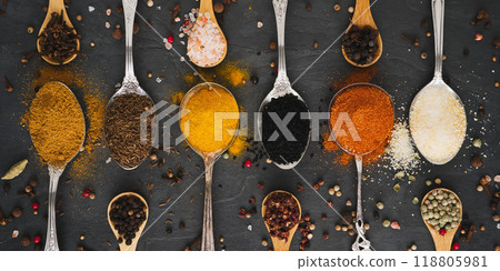 Various spices on tablespoons and small spice spoons Various spices on tablespoons and small spice spoons 118805981
