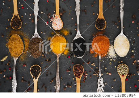 Various spices on tablespoons and small spice spoons 118805984