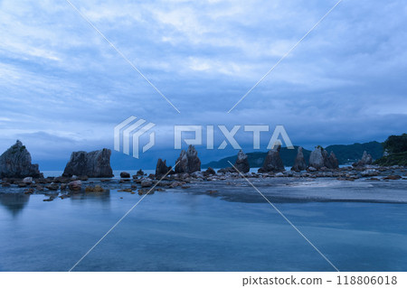 和歌山串本橋久岩的早晨風景 和歌山串本橋久岩的早晨風景 118806018
