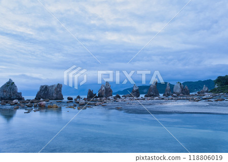 和歌山串本橋久岩的早晨風景 和歌山串本橋久岩的早晨風景 118806019