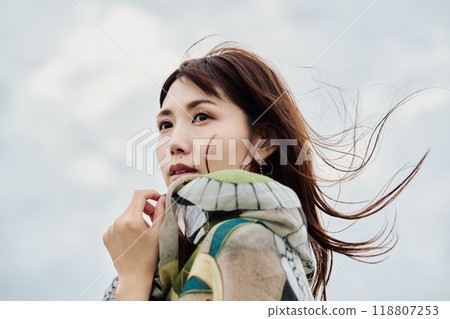 Portrait of a woman with flowing hair 118807253