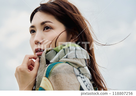 Portrait of a woman with flowing hair 118807256