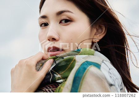 Portrait of a woman with flowing hair 118807262