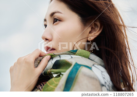 Portrait of a woman with flowing hair 118807265