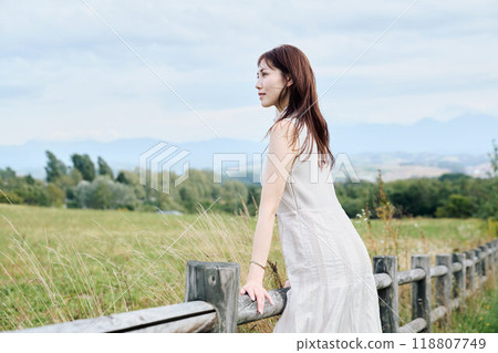 Portrait of a woman in nature Portrait of a woman in nature 118807749