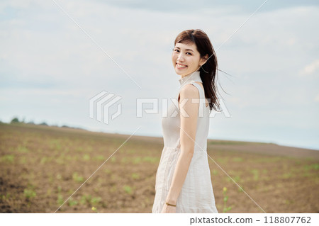 大自然中女人的肖像 118807762