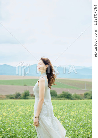Portrait of a woman in nature Portrait of a woman in nature 118807764