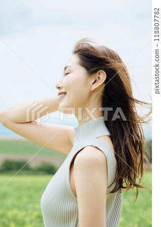 大自然中女人的肖像 118807782