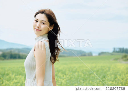 Portrait of a woman in nature Portrait of a woman in nature 118807786