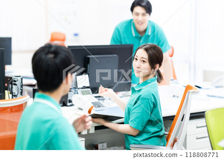 Young home helper team 118808771