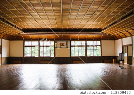 The streetscape of Bitchu Fukiya, Fukiya Furusato Village, Former Fukiya Elementary School gymnasium (inside the school building) 118809453