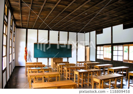 The townscape of Bitchu Fukiya, Fukiya Furusato Village, Former Fukiya Elementary School classroom (inside the school building) 118809458