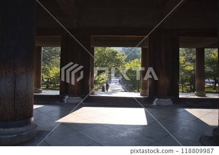 Nanzenji Temple: Light and shadow created by the morning sun 3 118809987