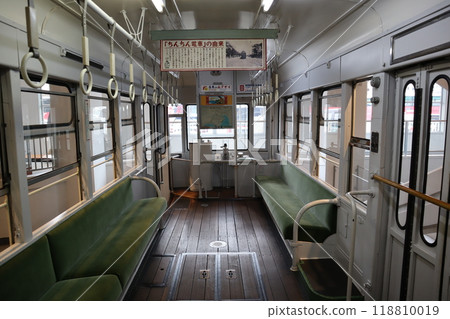 橫濱電車保存博物館內保存完好的電車內部 118810019