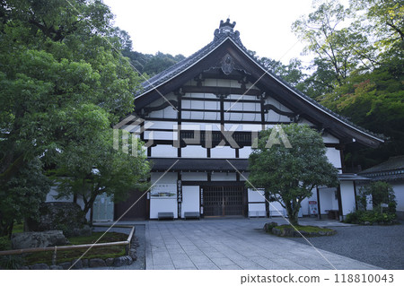 南禪寺 - 本坊籠罩在清晨的寂靜中 南禪寺 - 本坊籠罩在清晨的寂靜中 118810043