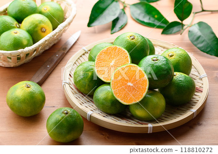 Taste of Autumn Early Mandarin Oranges Unshu Mandarins (Mandarins with a mixture of blue and yellow) Early Mandarin Oranges 118810272