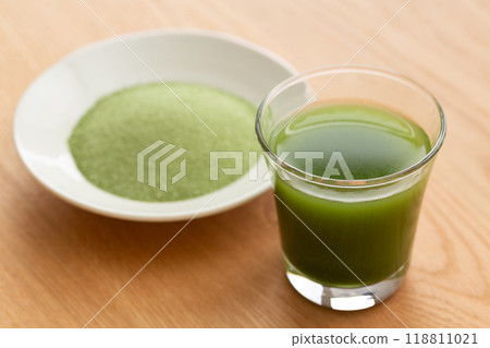 綠色果汁飲料和粉末 118811021