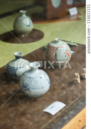 Gifu Prefecture, Takayama City, Sakuramachi, in front of Sakurayama Hachiman Shrine, Hida Takayama Pottery 118811151