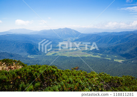 The summit of Mt. Hiuchigatake, overlooking Ozegahara from Shibayasu Dake, with Mt. Shibutsu in front 118811281
