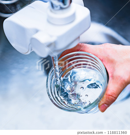 PFAS: Organofluorinated compounds can be removed with water purifiers [Image of water quality as a social problem] 118811360