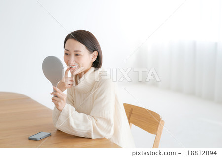 中年婦女檢查牙齒 118812094