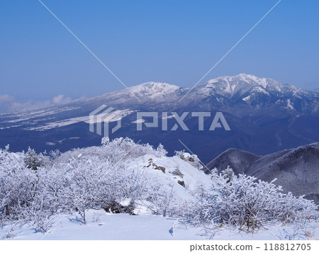 Mt. Azumaya and Mt. Nekodake seen in winter from Mt. Yunomaru Mt. Azumaya and Mt. Nekodake seen in winter from Mt. Yunomaru 118812705