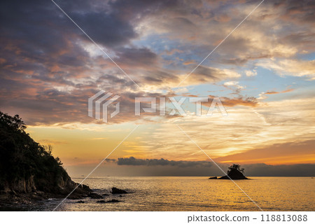 beautiful beach sunset beautiful beach sunset 118813088