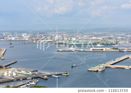 東日本大地震災後重建工作正在進行中的磐城小名濱港 東日本大地震災後重建工作正在進行中的磐城小名濱港 118813550
