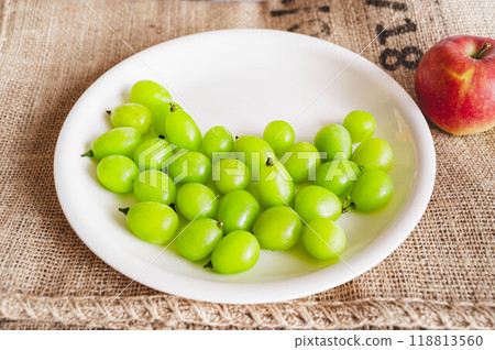 Shine Muscat on a plate 118813560