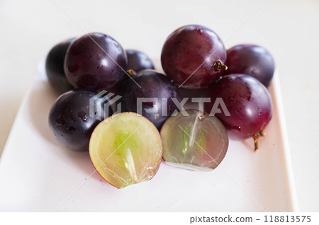 Seedless Nagano Purple 118813575