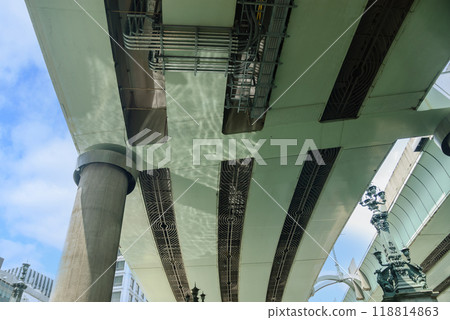 首都高速、高架軌道下、東京日本橋 118814863