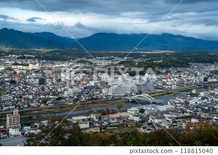 從岡山縣津山市神南眉山展望台看到的津山盆地3 118815040