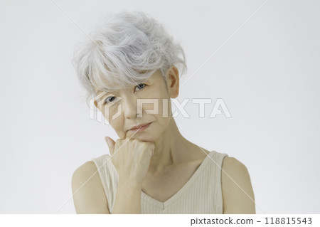 Thinking gray-haired senior woman 118815543