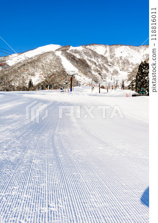 從長野縣北安淳郡白馬村白馬五龍滑雪場(富見山脈)看到的北阿爾卑斯地藏山頭 從長野縣北安淳郡白馬村白馬五龍滑雪場(富見山脈)看到的北阿爾卑斯地藏山頭 118816011