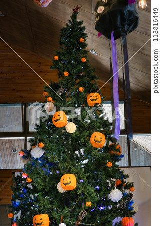 A fun and cute Halloween tree for October A fun and cute Halloween tree for October 118816449