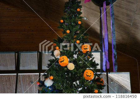 A fun and cute Halloween tree for October A fun and cute Halloween tree for October 118816450
