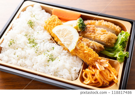 Delicious mixed fried lunch box 118817486