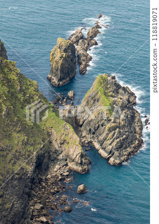 Jagged rock formations rise from Atlantic near Slieve League 118819071