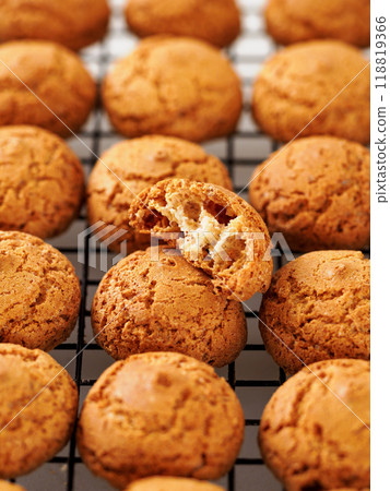 Amaretti cookie on cooling rack - traditional Italian Sardinian pastry. Delicious amaretti biscuit cookies made from almond or apricot kernels with copy space 118819366