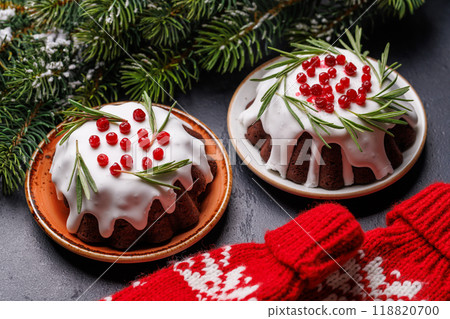 Festive Christmas cakes decorated with seasonal designs 118820700