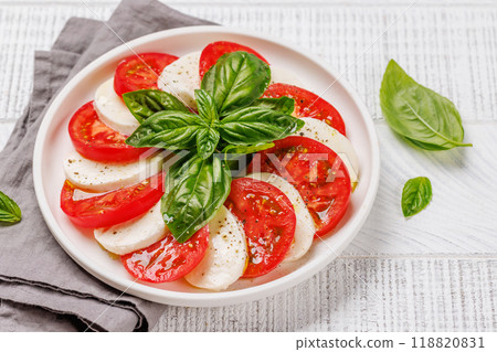 A vibrant and appetizing display of Caprese antipasti A vibrant and appetizing display of Caprese antipasti 118820831