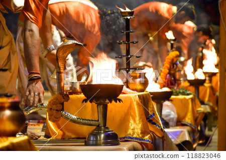 Pujaris or Indian priests performing Aarti ceremony on banks of Ganges in crowd 118823046