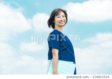 Portrait of a female healthcare worker 118823524