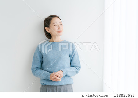Woman wearing blue knitwear 118823685