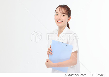 Scrub female nurse 118825839