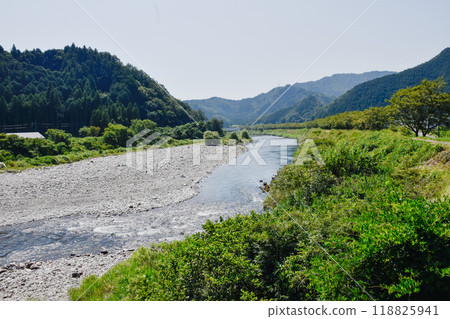 Mountains and rivers 118825941