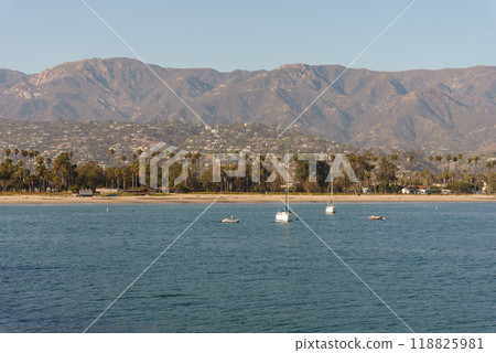 Water body with mountains behind and boats in front 118825981