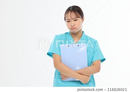 擔心的護士陰性 118826021